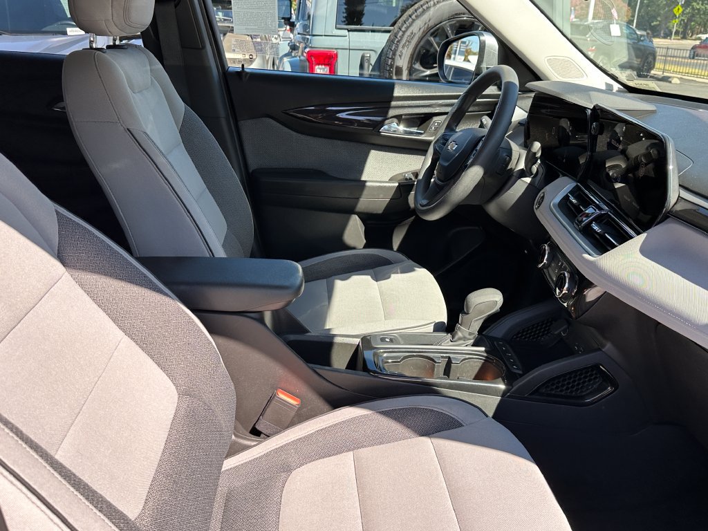 Used 2025 Chevrolet TrailBlazer LT FWD image 15