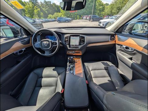 Certified 2024 Volvo XC90 B6 Plus w/ Protection Package AWD/4WD image 13