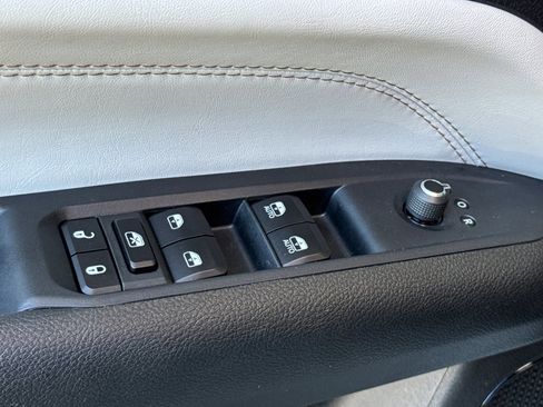 Used 2025 Jeep Compass Limited AWD/4WD image 13