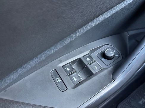 Used 2023 Volkswagen Jetta S image 5