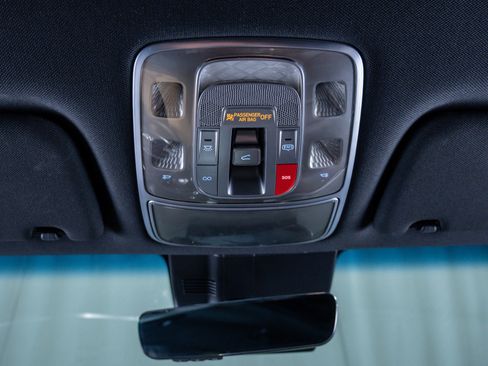 Used 2022 Genesis GV70 2.5T w/ Advanced Package image 27