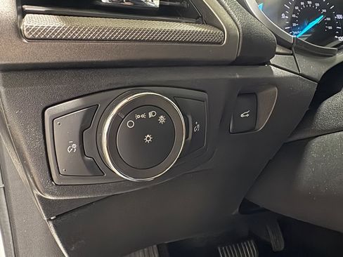 Used 2019 Ford Fusion SE image 18