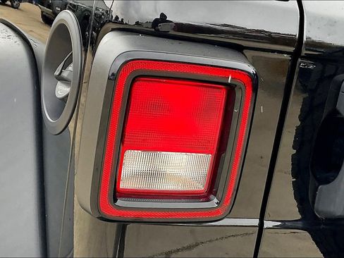 Used 2021 Jeep Wrangler Sport S image 33