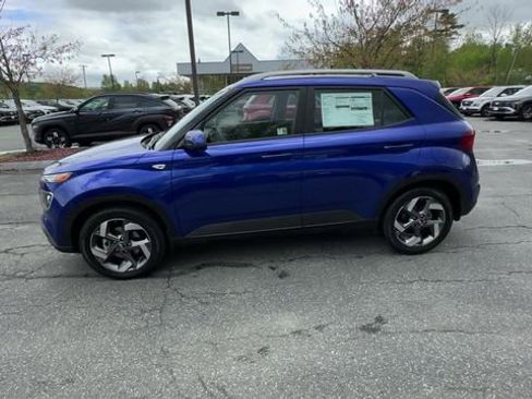 New 2025 Hyundai Venue Limited image 3