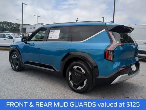 Used 2024 Kia EV9 Land image 8