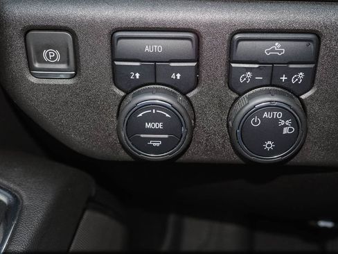 Used 2023 Chevrolet Silverado 1500 LT AWD/4WD image 26