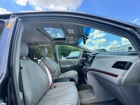 Used 2014 Toyota Sienna XLE FWD image 14