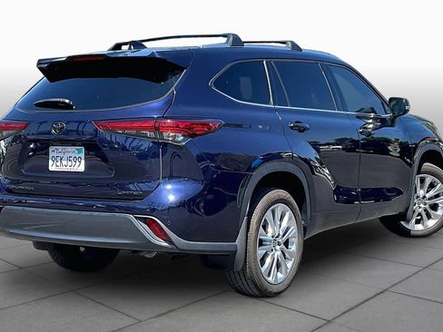Used 2023 Toyota Highlander Limited FWD image 12