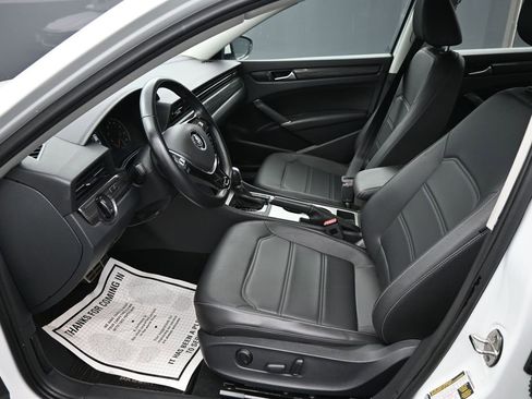 Used 2020 Volkswagen Passat 2.0T R-Line image 11