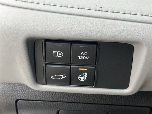 Used 2022 Toyota Highlander Limited image 25