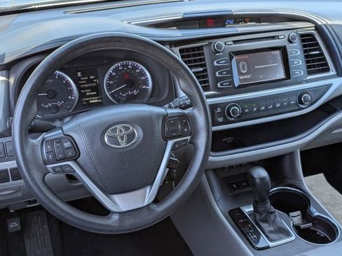 Used 2019 Toyota Highlander LE image 13