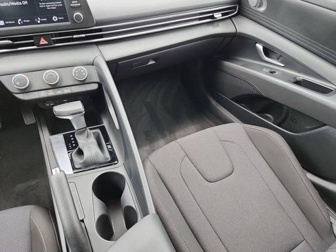 Certified 2024 Hyundai Elantra SE FWD image 18