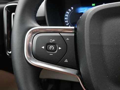 Used 2025 Volvo XC40 B5 Plus AWD/4WD image 25
