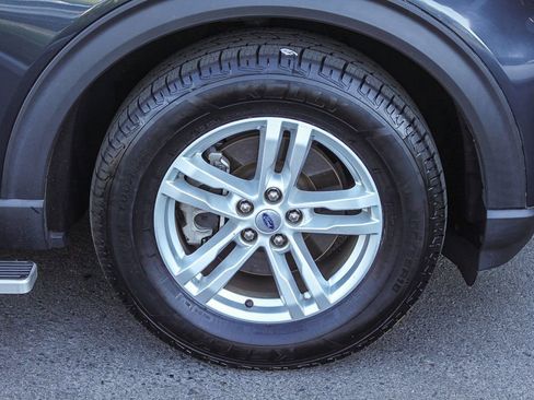 Used 2023 Ford Explorer XLT w/ Equipment Group 202A RWD image 14