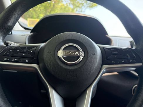 Used 2025 Nissan Altima 2.5 SV FWD image 28