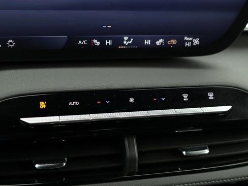 Used 2025 Buick Enclave Sport Touring image 18