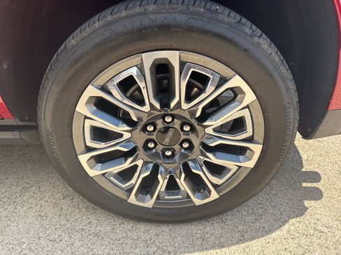 Used 2023 GMC Yukon Denali Ultimate image 4