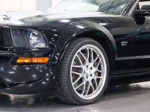 Used 2005 Ford Mustang GT RWD image 11