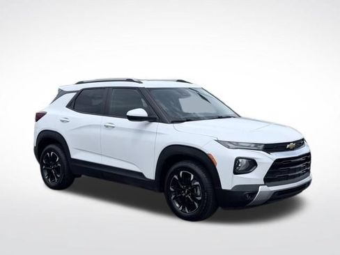 Used 2022 Chevrolet TrailBlazer LT w/ Convenience Package FWD image 4