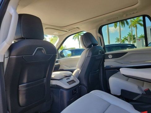 Certified 2025 Lincoln Navigator Reserve AWD/4WD image 17