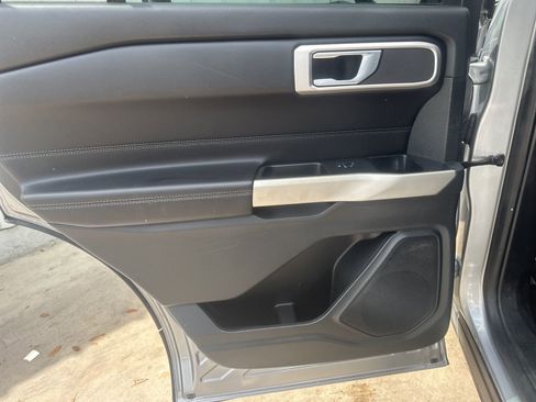 Used 2020 Ford Explorer XLT w/ Equipment Group 202A RWD image 14