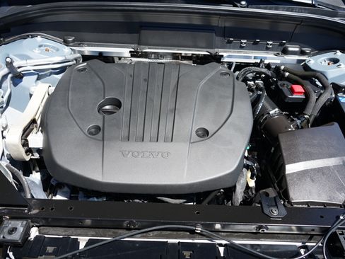 Used 2022 Volvo XC60 B5 Momentum image 38