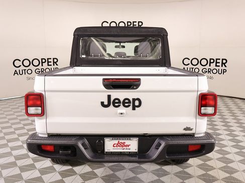 Used 2024 Jeep Gladiator Sport image 20