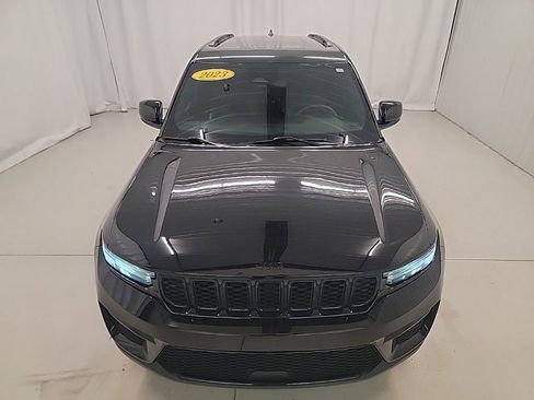 Used 2023 Jeep Grand Cherokee Altitude image 9