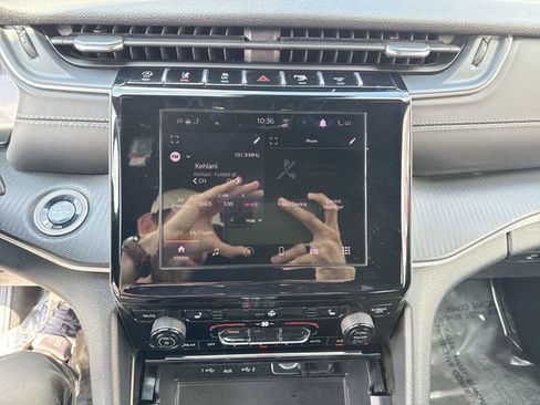 Used 2025 Jeep Grand Cherokee Altitude AWD/4WD image 16