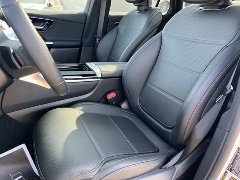 Used 2025 Mercedes-Benz GLC 300 image 23