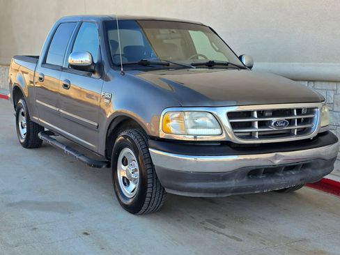 Used 2002 Ford F150 Lariat image 1