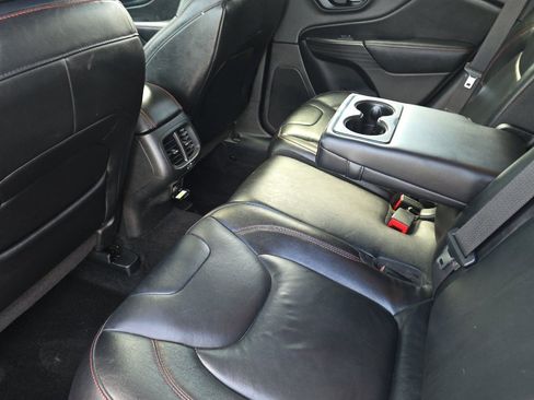Used 2015 Jeep Cherokee Trailhawk w/ Comfort/Convenience Group AWD/4WD image 12