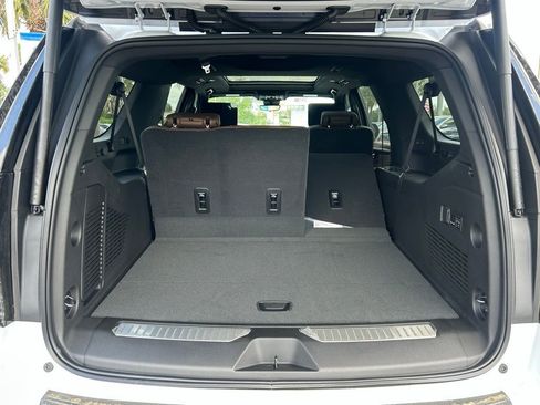 New 2026 Chevrolet Suburban High Country AWD/4WD image 11