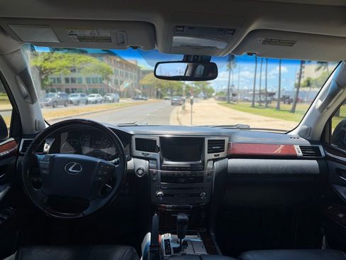 Used 2014 Lexus LX 570 4WD image 22