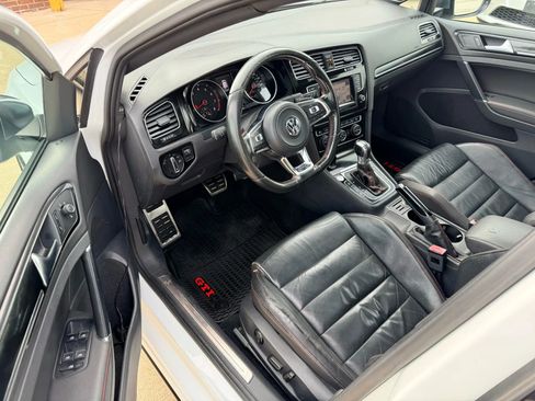 Used 2015 Volkswagen Golf 4-Door image 14