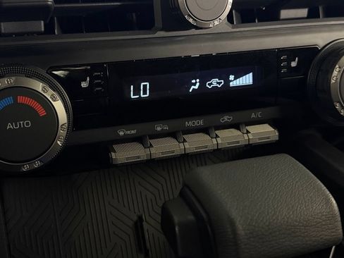 Used 2025 Toyota Tacoma TRD Off-Road AWD/4WD image 18