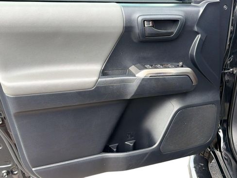 Used 2019 Toyota Tacoma SR5 AWD/4WD image 14