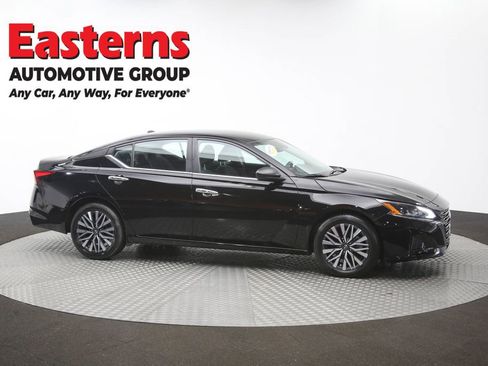 Used 2025 Nissan Altima 2.5 SV FWD image 46