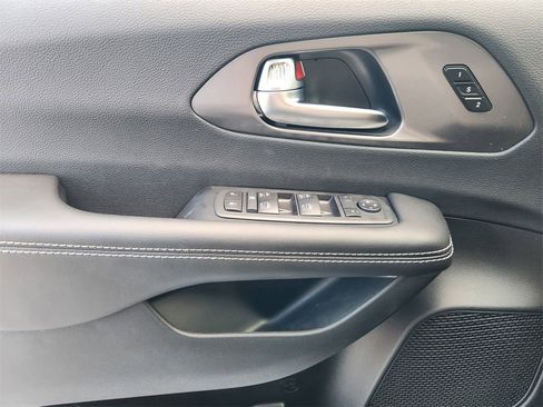 New 2026 Chrysler Pacifica Select image 16