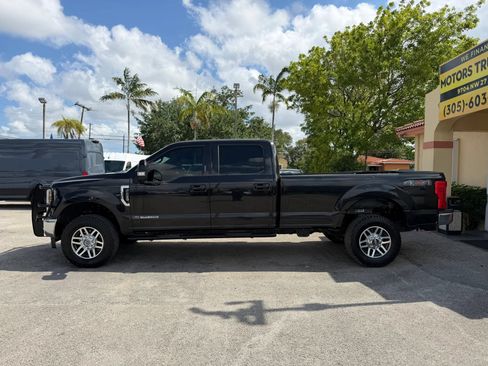 Used 2019 Ford F250 4x4 SuperCrew Lariat w/ Camper Package image 3