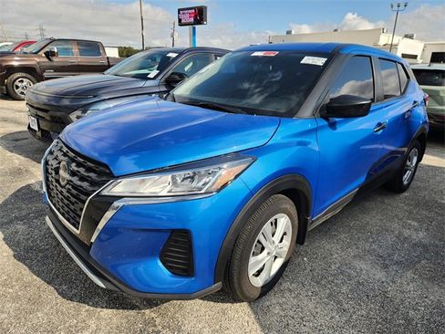 Used 2025 Nissan Kicks Play S image 3