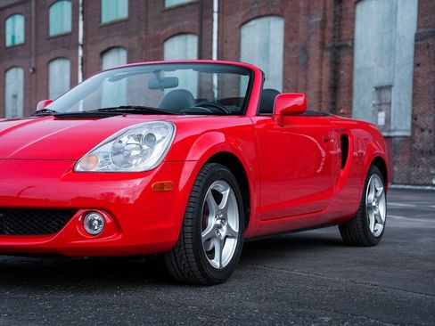 Used 2003 Toyota MR2 image 19