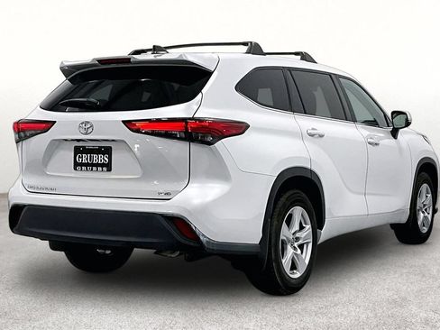 Used 2023 Toyota Highlander L AWD/4WD image 2