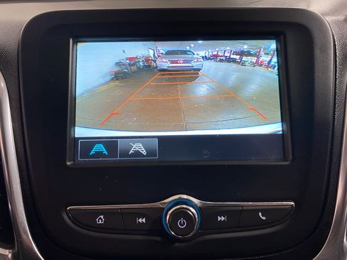 Used 2018 Chevrolet Equinox LT image 19