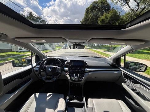 Used 2022 Honda Odyssey Touring image 17