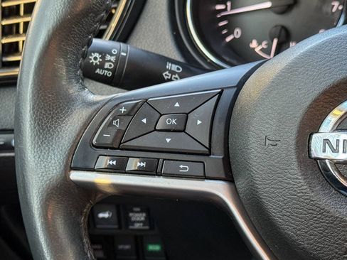 Used 2017 Nissan Rogue SV AWD/4WD image 29