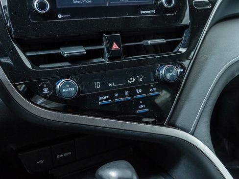 Used 2022 Toyota Camry SE w/ Convenience Package FWD image 18