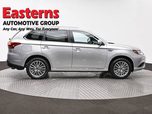 Used 2022 Mitsubishi Outlander LE image 4