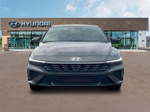 Used 2025 Hyundai Elantra Sport FWD image 12