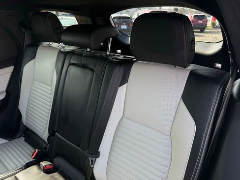 Used 2022 Land Rover Discovery Sport SE R-Dynamic image 11